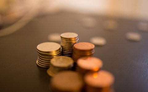 200万怎么理财收益最大，在小县城有200万可以不上班吗
